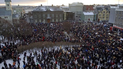 Icelanders demonstrate and call on the premier to resign over the financial crisis